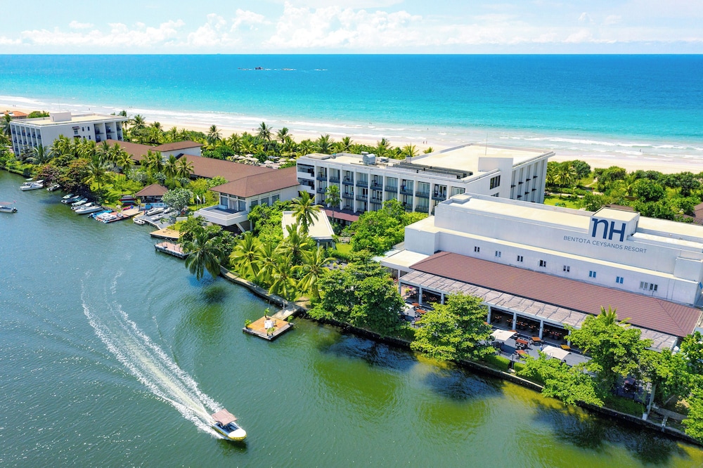 Pullman Bentota Resort and Spa — Hotel building in Bentota