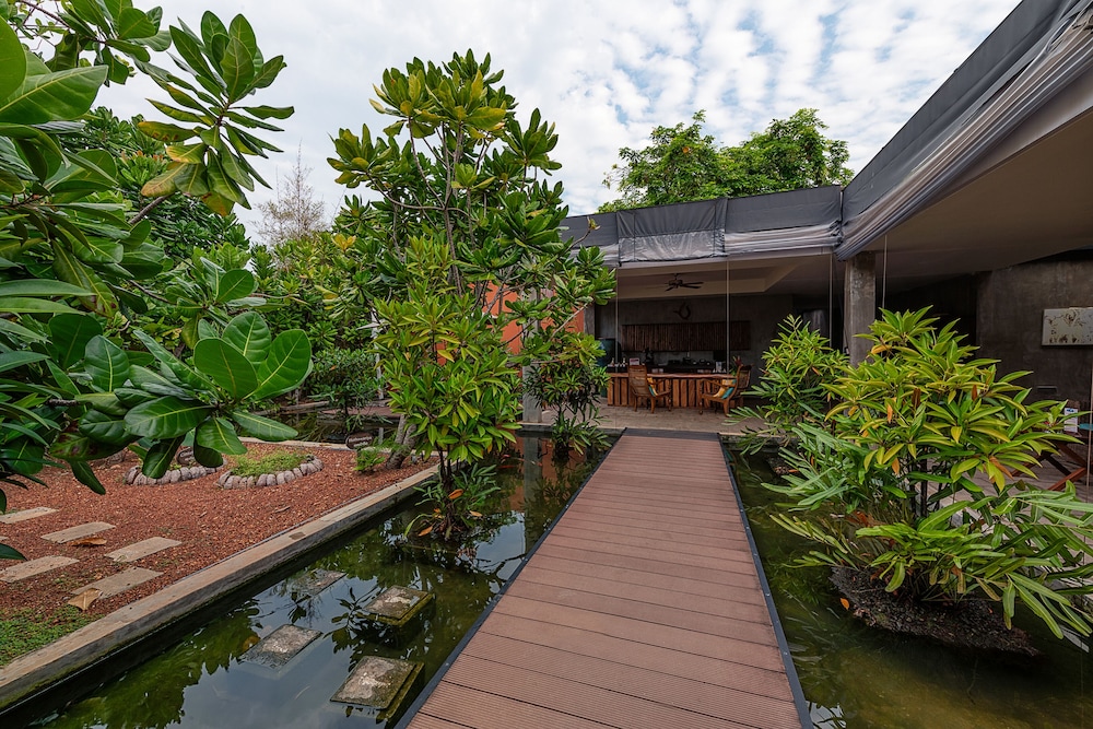 Pullman Bentota Resort and Spa — Restaurant & bars in Bentota