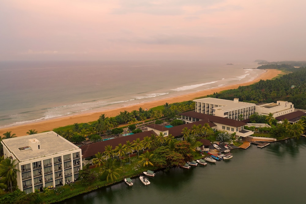 Pullman Bentota Resort and Spa — Beach in Bentota