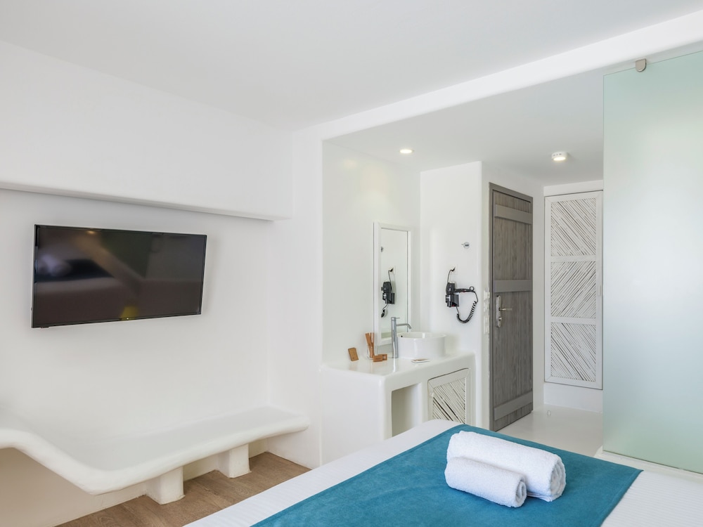 Axel Beach Mykonos - Adults Only — Hotel rooms in Mykonos Town, South Aegean