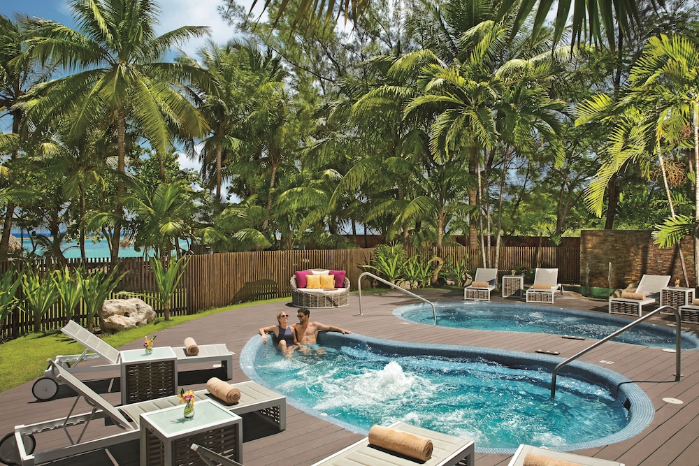 Coyaba Beach Resort — Swimming pool in Montego Bay
