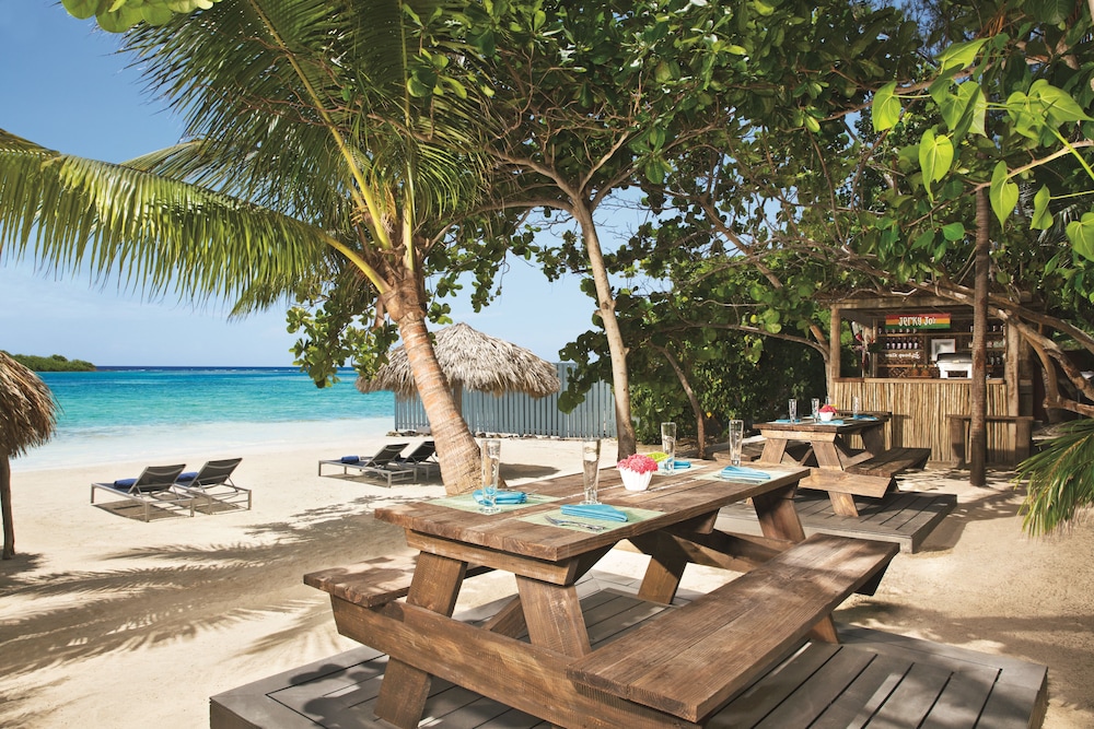 Coyaba Beach Resort — Restaurant & bars in Montego Bay