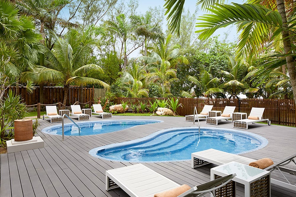 Coyaba Beach Resort — Swimming pool in Montego Bay