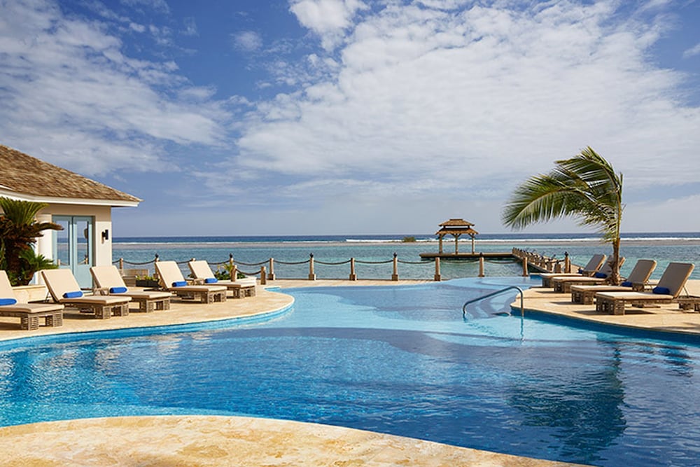 Coyaba Beach Resort — Swimming pool in Montego Bay