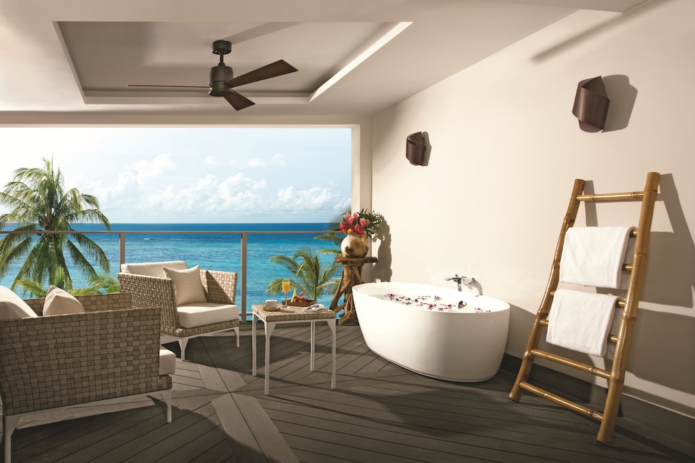 Coyaba Beach Resort — Hotel rooms in Montego Bay