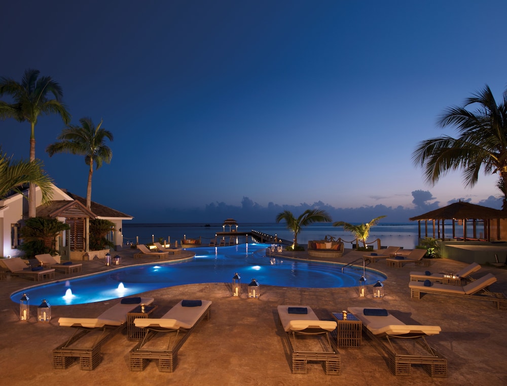 Coyaba Beach Resort — Swimming pool in Montego Bay