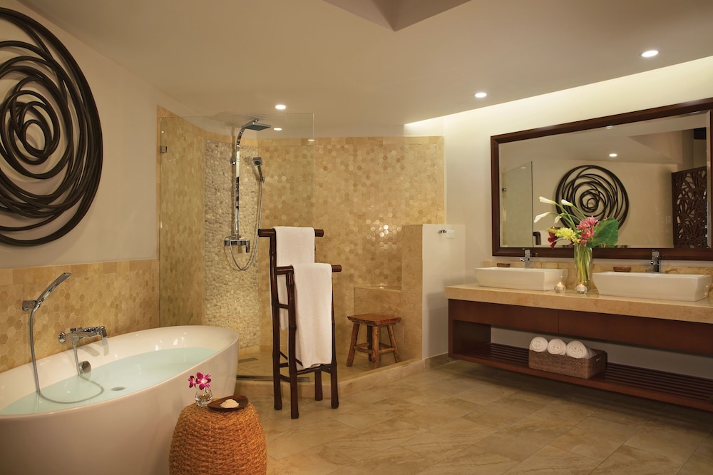 Coyaba Beach Resort — Hotel rooms in Montego Bay