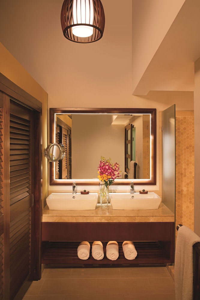 Coyaba Beach Resort — Hotel rooms in Montego Bay