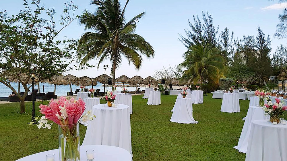 Breathless Montego Bay - Adults Only - All Inclusive — Beach in Montego Bay