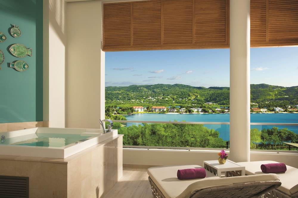 Breathless Montego Bay - Adults Only - All Inclusive — Hotel rooms in Montego Bay