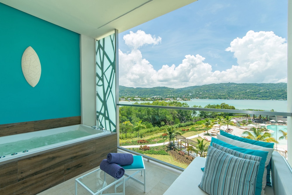 Breathless Montego Bay - Adults Only - All Inclusive — Hotel rooms in Montego Bay