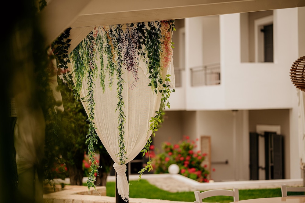 Iphigenia Mythic Retreat — Hotel building in Hersonissos