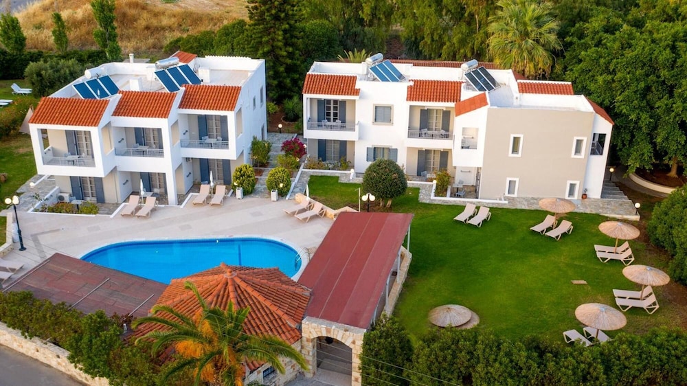 Iphigenia Mythic Retreat — Hotel building in Hersonissos