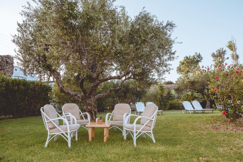 Iphigenia Mythic Retreat — Hotel building in Hersonissos