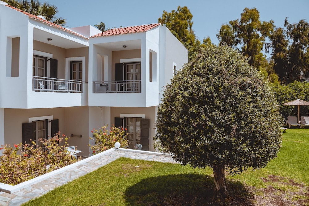 Iphigenia Mythic Retreat — Hotel building in Hersonissos