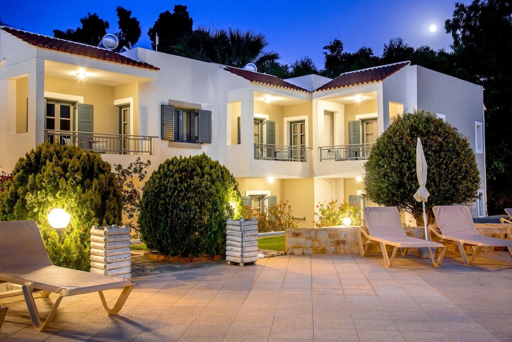 Iphigenia Mythic Retreat — Hotel building in Hersonissos