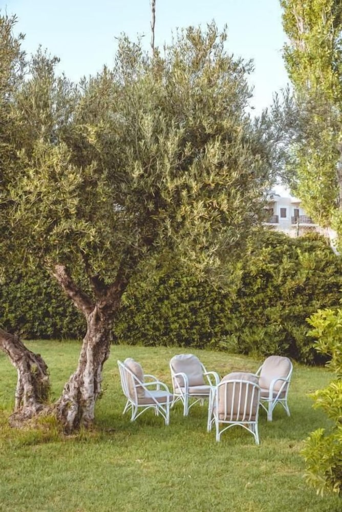 Iphigenia Mythic Retreat — Hotel building in Hersonissos