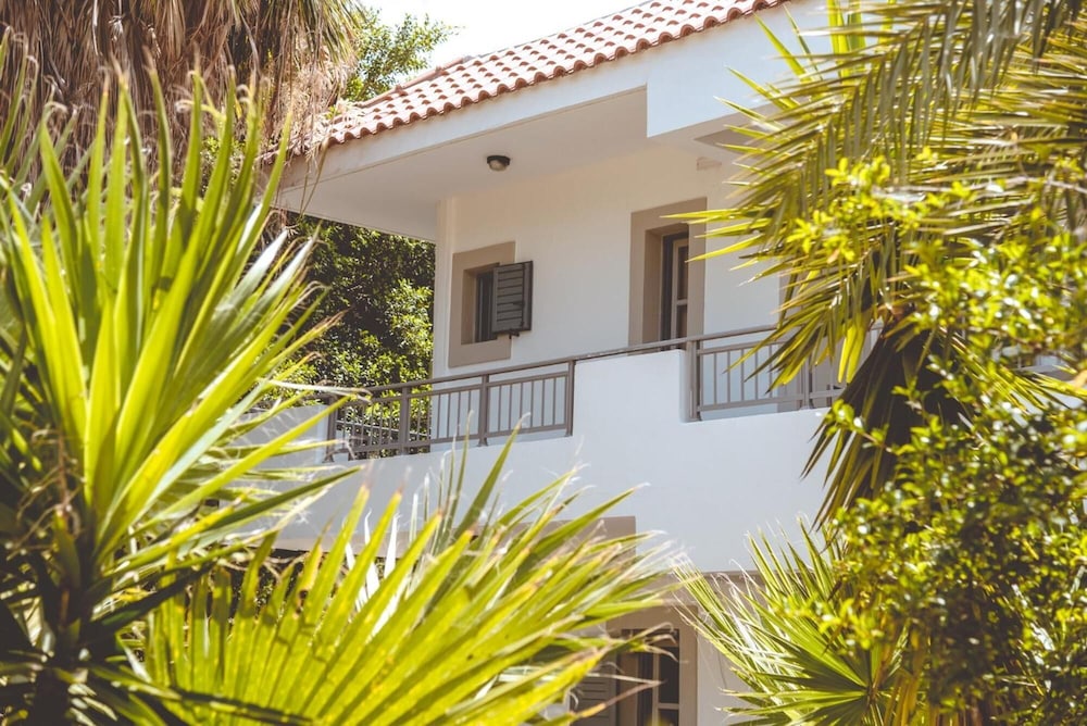 Iphigenia Mythic Retreat — Hotel building in Hersonissos