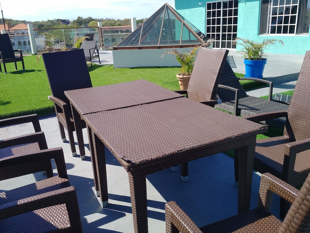 Negril Sky Blue Resorts — Restaurant & bars in Negril