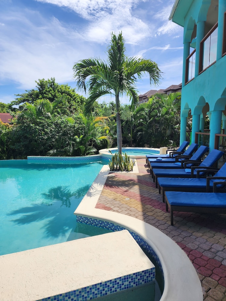 Negril Sky Blue Resorts — Swimming pool in Negril