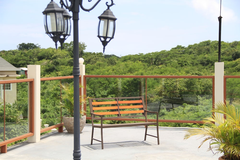 Negril Sky Blue Resorts — Restaurant & bars in Negril