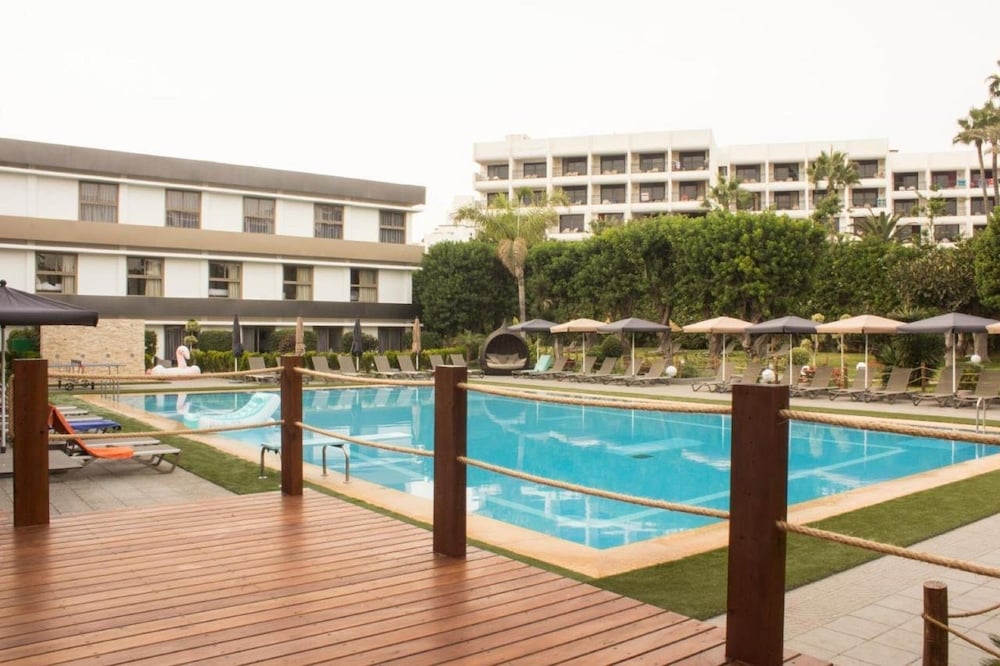 Mabrouk Hotel And Suites