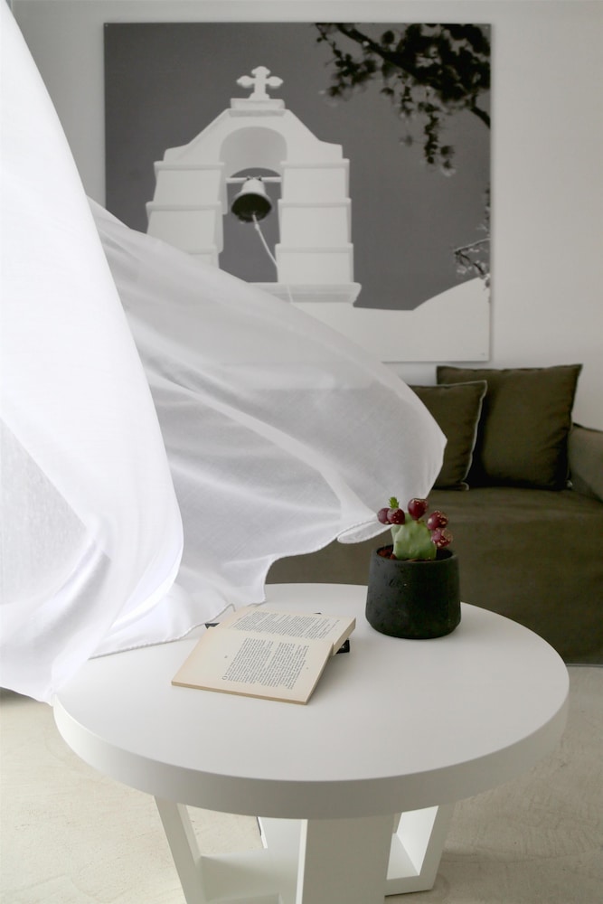 Livin Mykonos - Adults Only by Mr and Mrs White — Hotel rooms in Mykonos Town, South Aegean