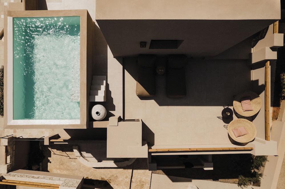 Momi Slow Living Hotel — Swimming pool in Hersonissos