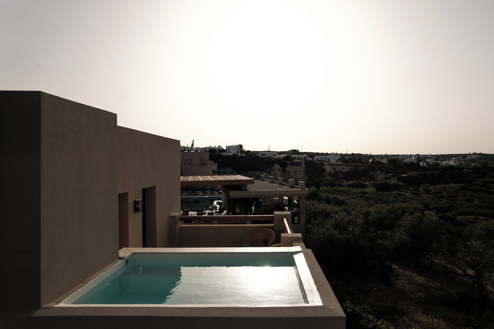 Momi Slow Living Hotel — Swimming pool in Hersonissos