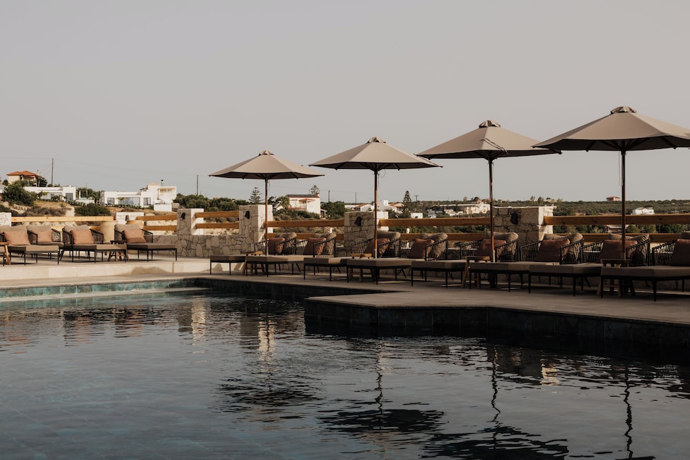 Momi Slow Living Hotel — Swimming pool in Hersonissos