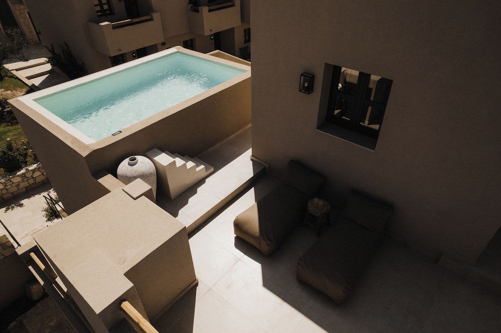Momi Slow Living Hotel — Swimming pool in Hersonissos