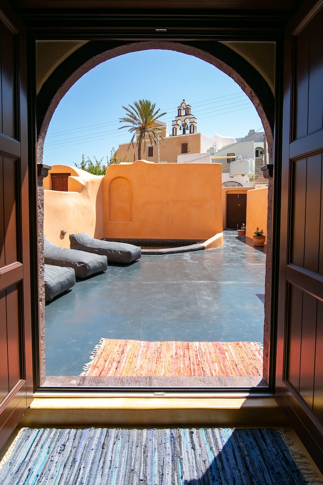 Azalea Houses — Hotel building in Oia, South Aegean
