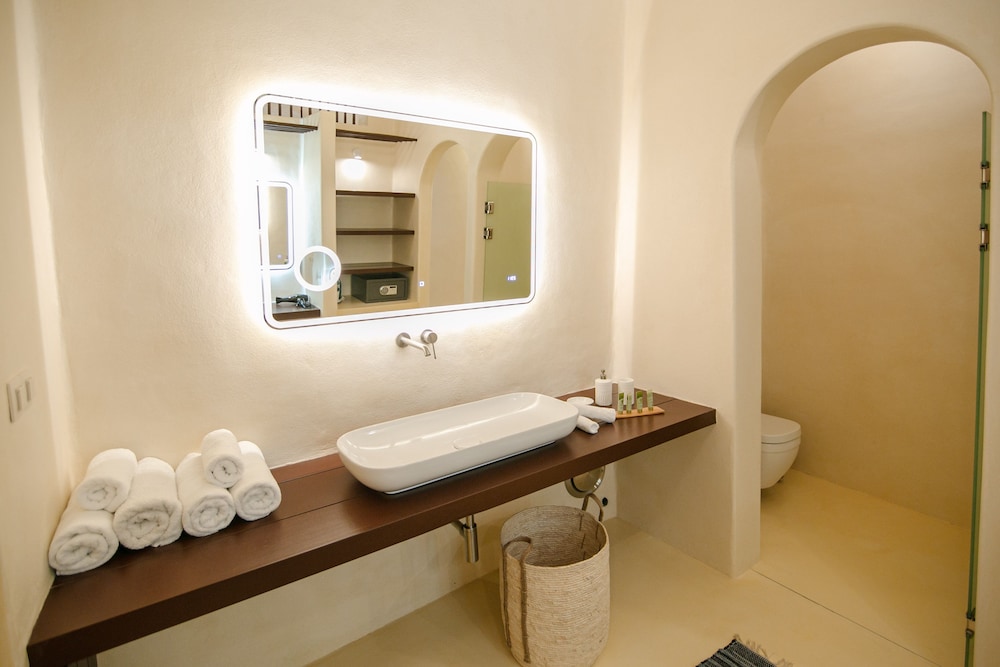 Azalea Houses — Hotel rooms in Oia, South Aegean