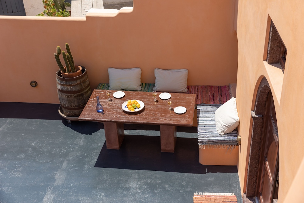 Azalea Houses — Restaurant & bars in Oia, South Aegean