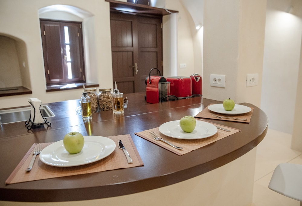 Azalea Houses — Hotel rooms in Oia, South Aegean
