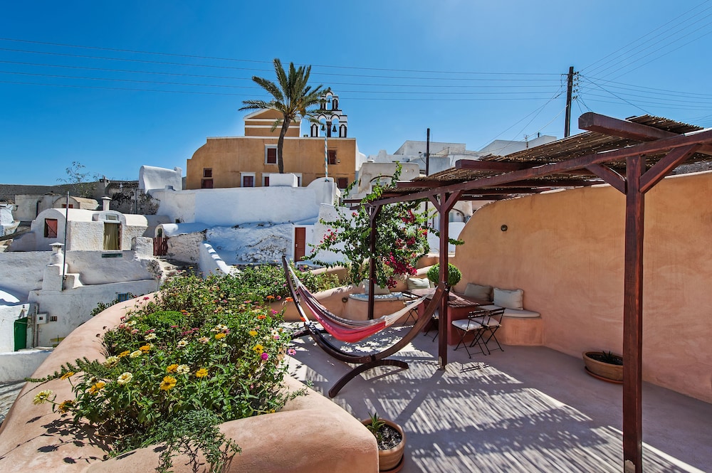 Azalea Houses — Main photo in Oia, South Aegean