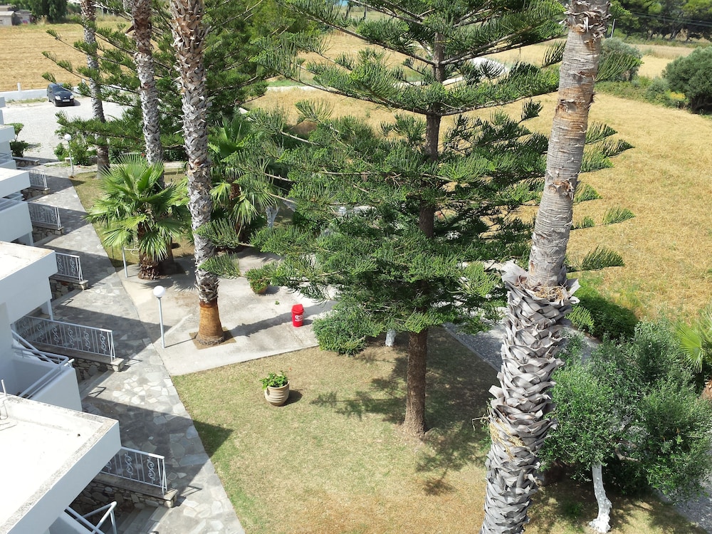 Blue Nest — Hotel building in Tigaki, South Aegean