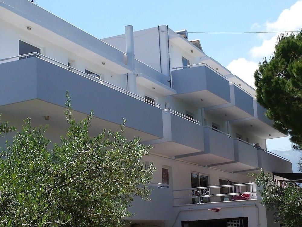 Blue Nest — Hotel building in Tigaki, South Aegean
