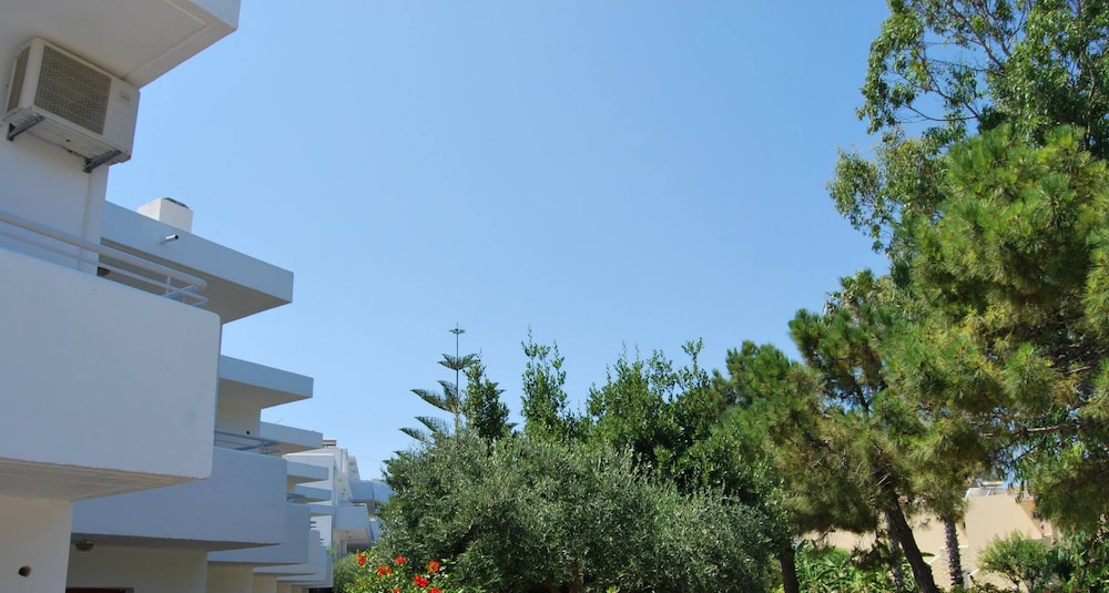 Blue Nest — Hotel building in Tigaki, South Aegean