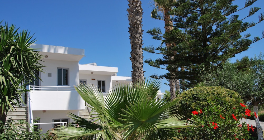 Blue Nest — Hotel building in Tigaki, South Aegean