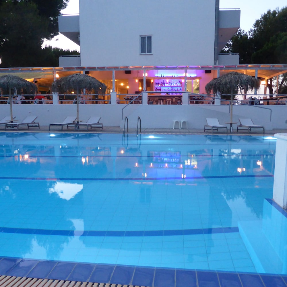 Blue Nest — Swimming pool in Tigaki, South Aegean