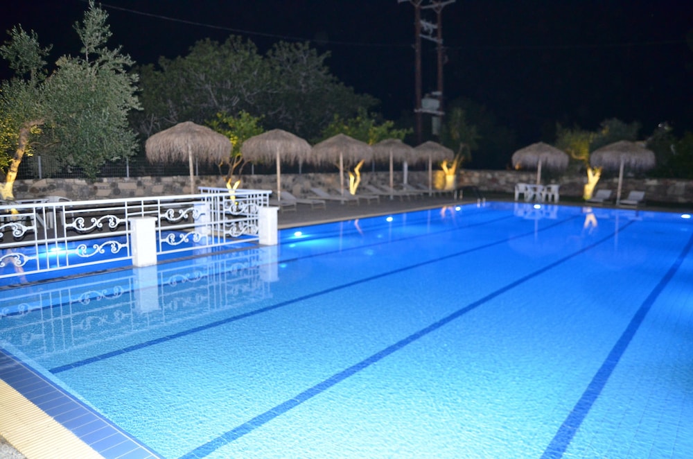 Blue Nest — Swimming pool in Tigaki, South Aegean