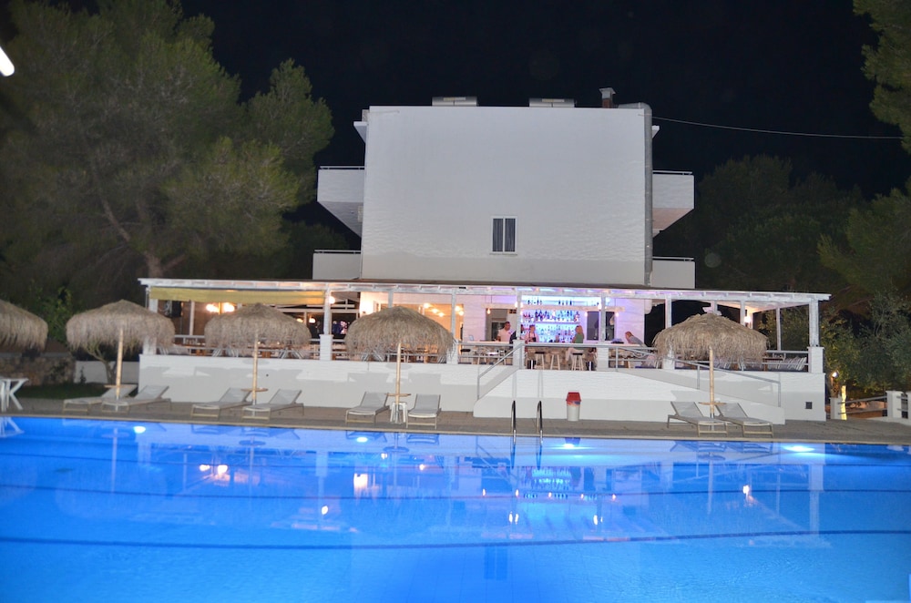 Blue Nest — Swimming pool in Tigaki, South Aegean
