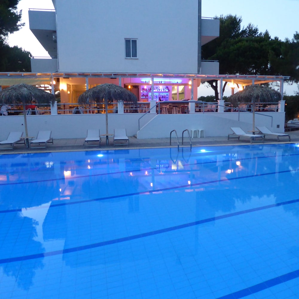 Blue Nest — Swimming pool in Tigaki, South Aegean