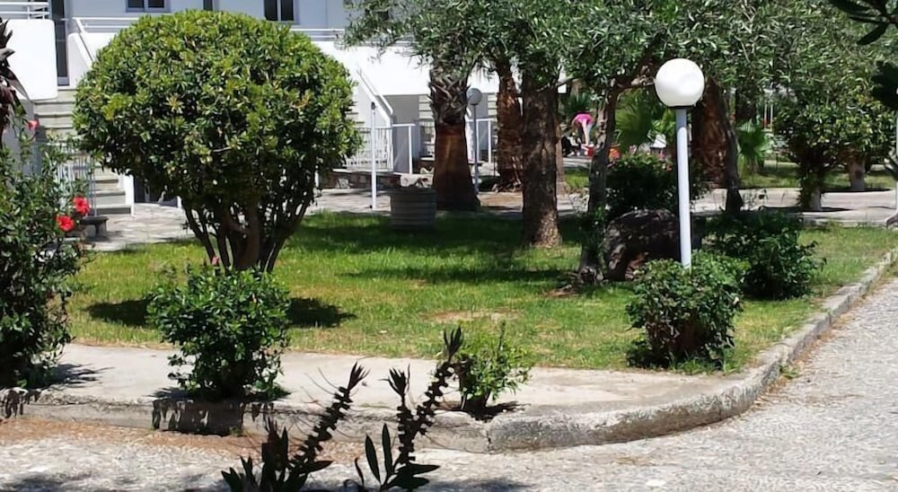 Blue Nest — Hotel building in Tigaki, South Aegean