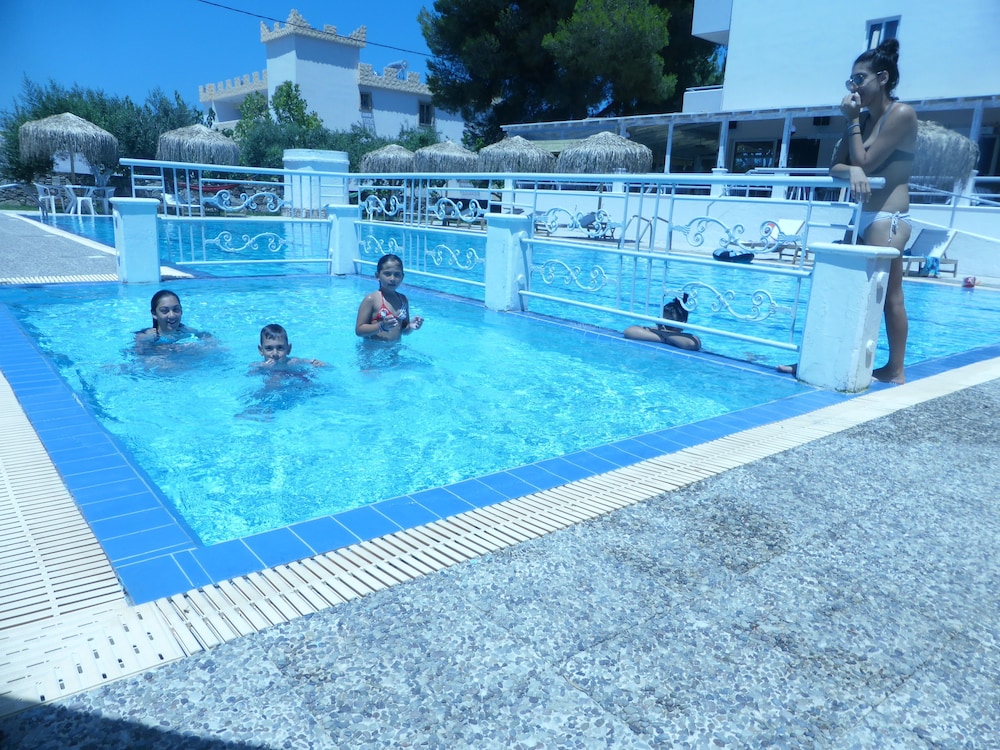 Blue Nest — Swimming pool in Tigaki, South Aegean