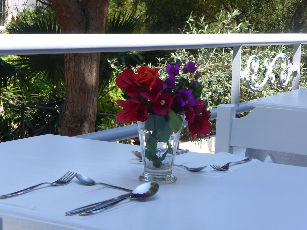 Blue Nest — Restaurant & bars in Tigaki, South Aegean
