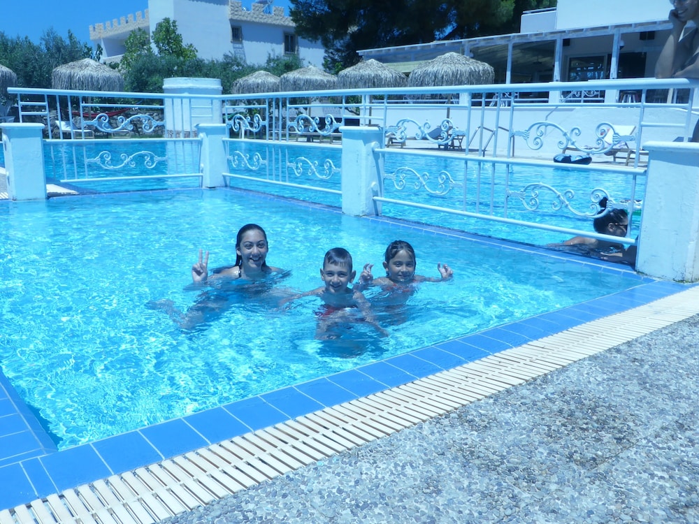 Blue Nest — Swimming pool in Tigaki, South Aegean