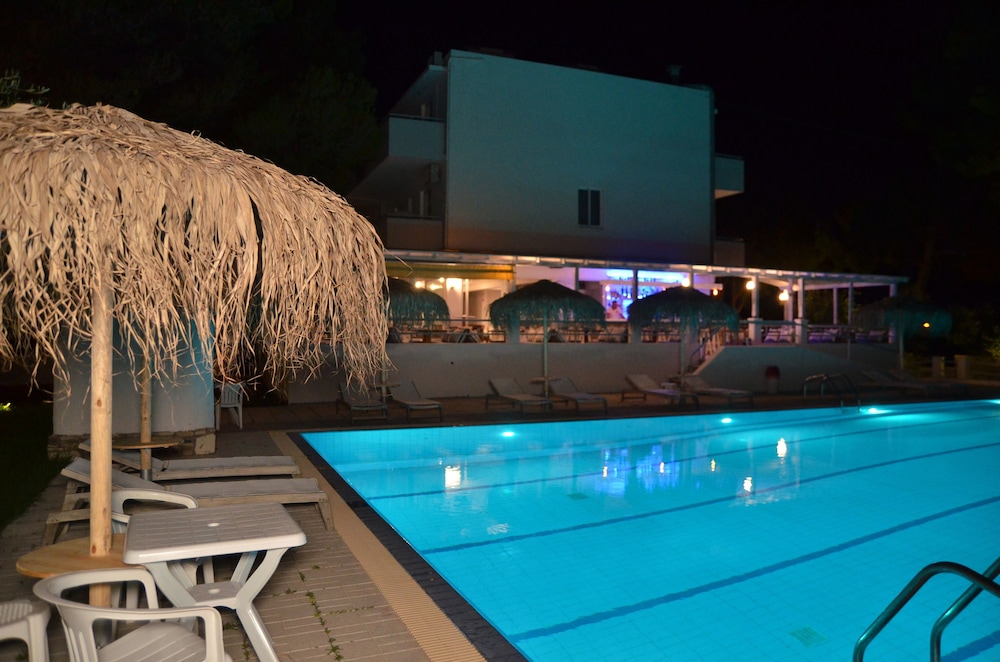 Blue Nest — Swimming pool in Tigaki, South Aegean