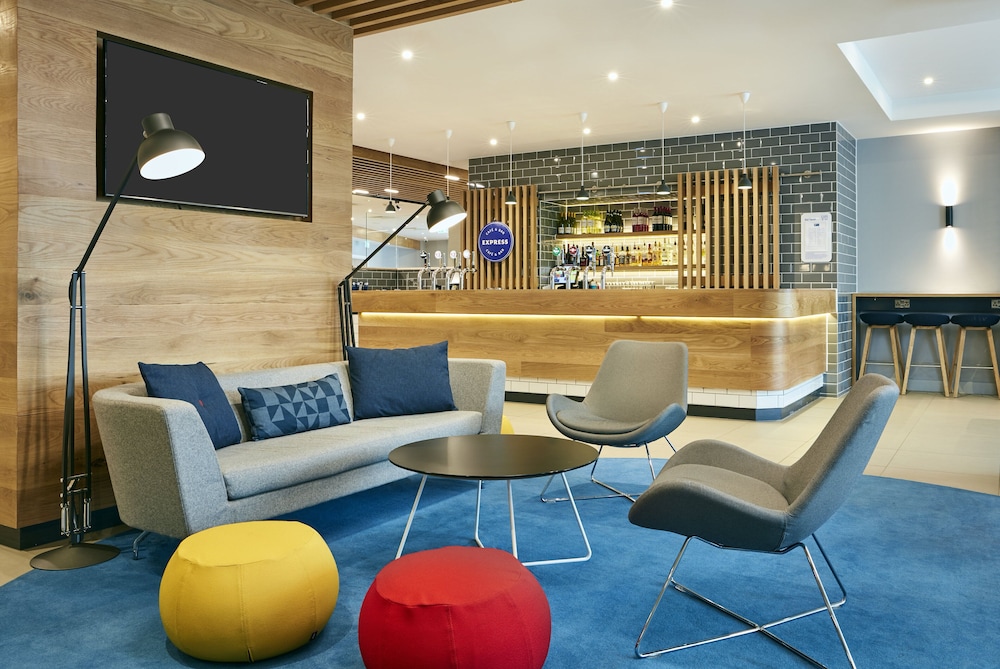 Holiday Inn Express Dublin City Centre by IHG — Restaurant & bars in Dublin, Dublin City